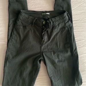 Fashion Nova jeans
Very Good condition